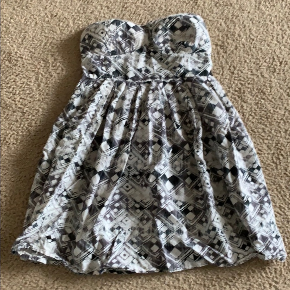 Black & white patterned mini dress!